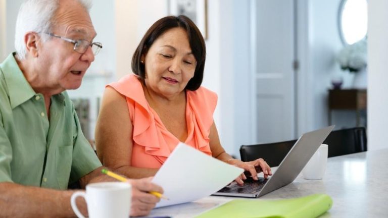 idosos-fazendo-planos-1632519384142_v2_900x506